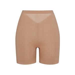 Skims SHEER SCULPT LOW BACK SHORT | OCHRE